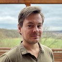 Proč skladovat palivové dřevo v jedné řadě?